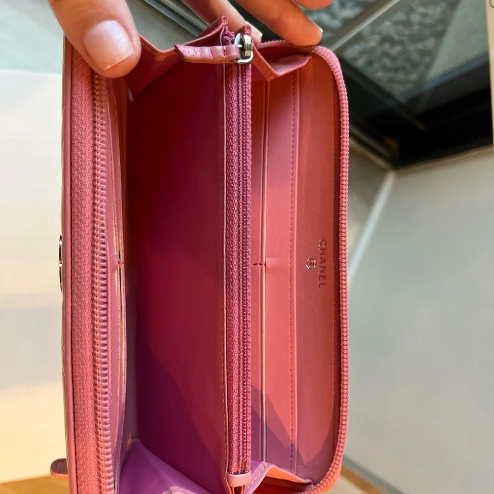 Chanel Pink Leather Camillia Wallet with Gold CC Logo - Picture 4 of 5